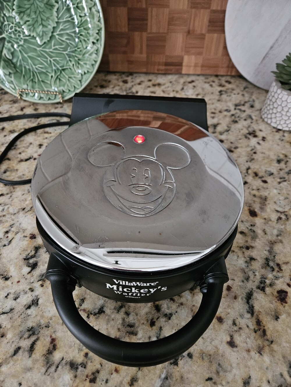 VillaWare Mickey's Waffler Mickey Mouse Single Waffle Maker Model 5555-01 DISNEY